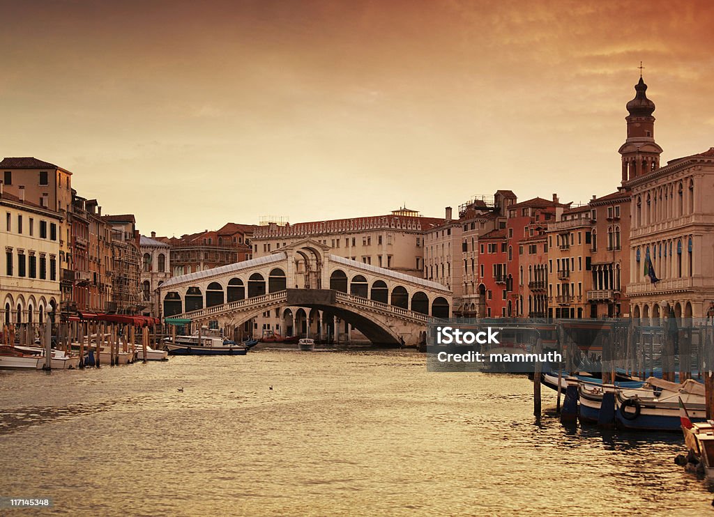 Puente de Rialto en Venecia - Foto de stock de Puente de Rialto libre de derechos