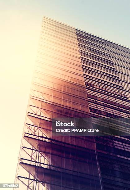 Futuristische Office Building Stockfoto und mehr Bilder von Arbeiten - Arbeiten, Arbeitsstätten, Architektur