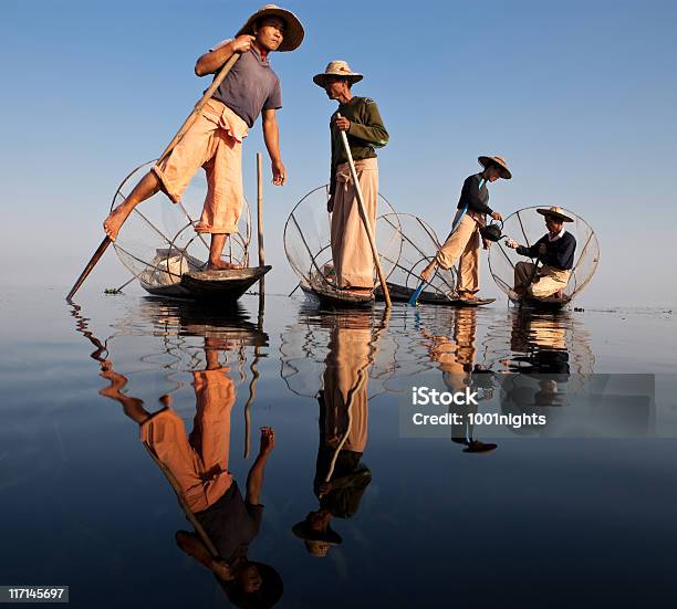 Los Pescadores Myanmar Foto de stock y más banco de imágenes de Embarcación marina - Embarcación marina, Pescador, Pescador - Papel social