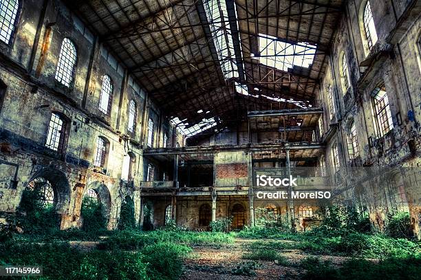 Opuszczony Stare Ruiny Fabryki Miejski Badanie - zdjęcia stockowe i więcej obrazów Opuszczony - Opuszczony, Nieobecność, Fabryka