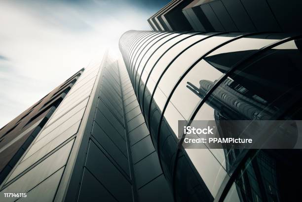 Futuristische Bürogebäude Treppe Stockfoto und mehr Bilder von Außenaufnahme von Gebäuden - Außenaufnahme von Gebäuden, Übergröße, Arbeiten