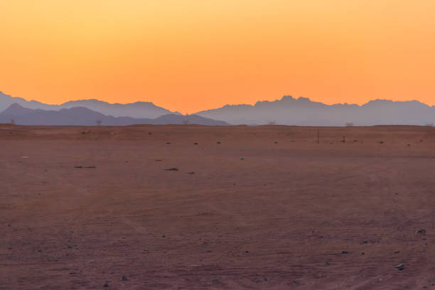 vista do deserto árabe em egipto no por do sol - beautiful horizontal arabia hurghada - fotografias e filmes do acervo