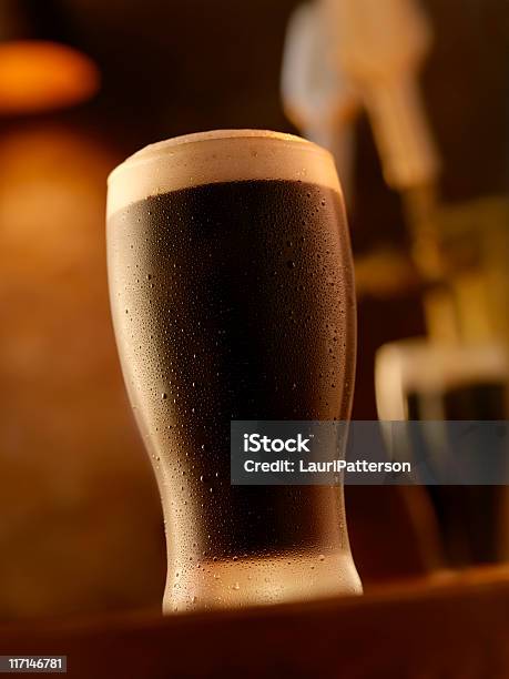 ビールのスタウト - ビールのストックフォトや画像を多数ご用意 - ビール, 黒ビール, アイルランド文化