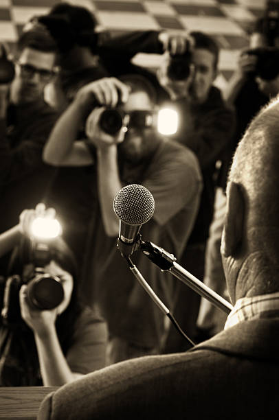 polititician e paparazzi - press conference public speaker politician speech imagens e fotografias de stock