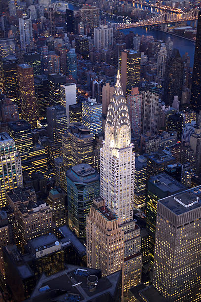 nova york-mid-town - photography urban scene vertical toned image - fotografias e filmes do acervo