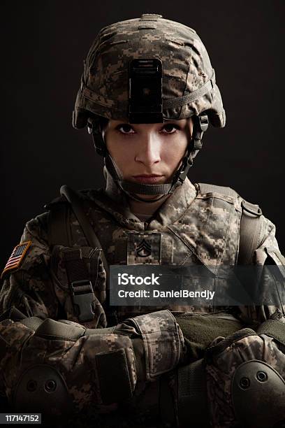 Mulher Soldado Americano - Fotografias de stock e mais imagens de Profissão Militar - Profissão Militar, Tropa, Fundo Preto