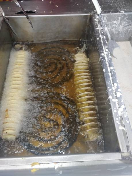 istock Spiral chopped potatoes are fried in deep fry 1171474703