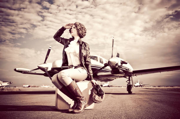 vintage femme pilote - suitcase retro revival women old fashioned photos et images de collection