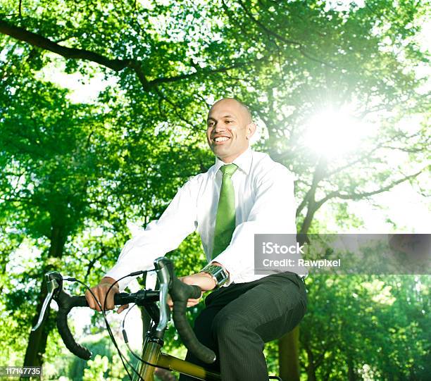 Foto de Green Business Transporte e mais fotos de stock de Adulto - Adulto, Afro-americano, Bem-estar