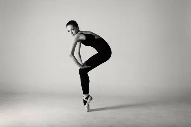 bailarín de moderna - contemporary ballet fotografías e imágenes de stock
