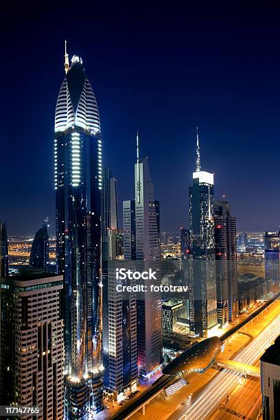 Die Skyline Von Dubai Financial District Stockfoto und mehr Bilder von Abenddämmerung - Abenddämmerung, Ansicht aus erhöhter Perspektive, Arabeske