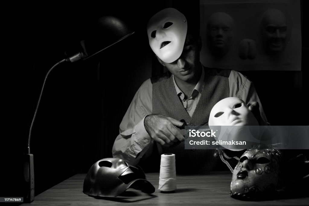 Fabricant de masques - Photo de Blanc libre de droits