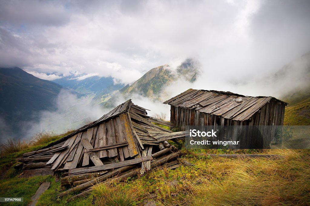 alpine hut in tirol, Áustria - Foto de stock de Acabado royalty-free