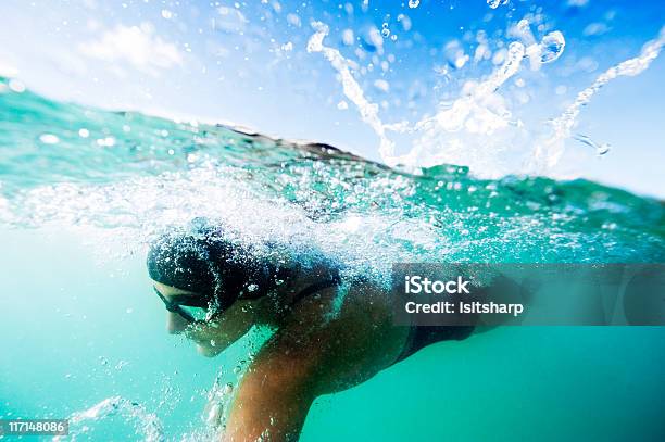 Schwimmer Stockfoto und mehr Bilder von Meer - Meer, Schwimmbrille, Bademütze