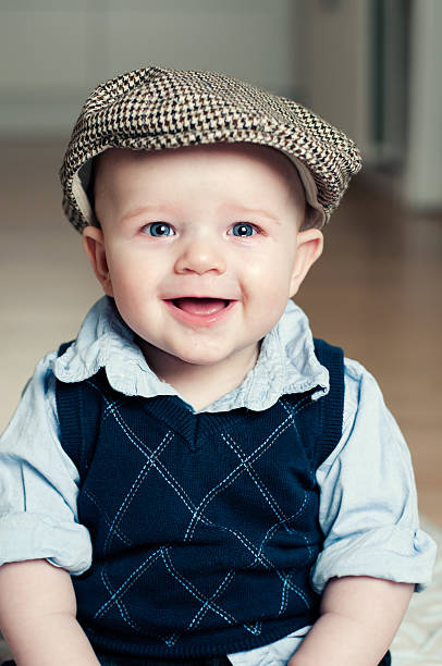 leje Nedgang immunisering Happy Boy Wearing A Flat Cap Stock Photo - Download Image Now - Babies  Only, Baby - Human Age, Sitting - iStock