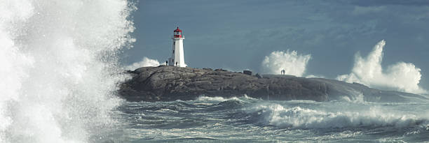 conta de furacão - lighthouse storm sea panoramic - fotografias e filmes do acervo