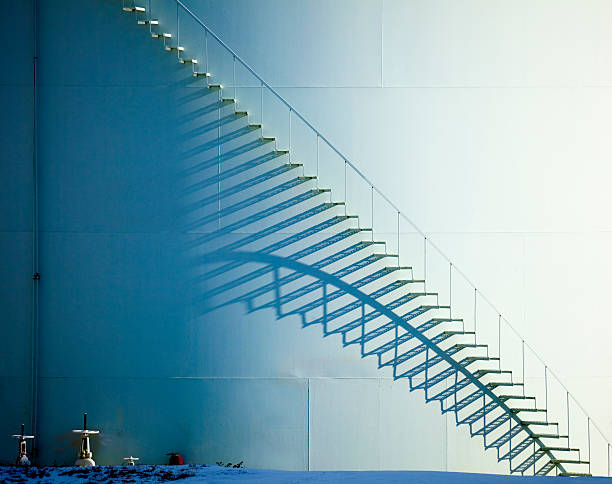 escalera blanca y sombra en el tanque de aceite - focus on shadow staircase industry shadow fotografías e imágenes de stock