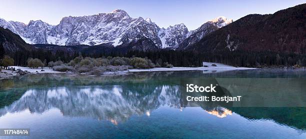 Reflexion Stockfoto und mehr Bilder von Berg - Berg, Berggipfel, Europa - Kontinent