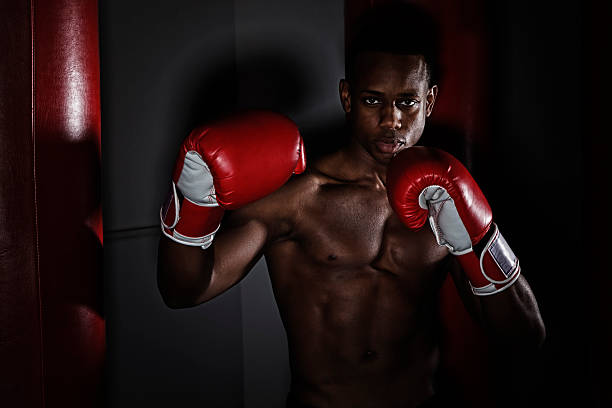ボクサートレーニング、ジム - men furious boxing combative sport ストックフォトと画像