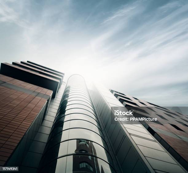 초현대적 오피스 빌딩 계단 0명에 대한 스톡 사진 및 기타 이미지 - 0명, 강철, 건물 외관