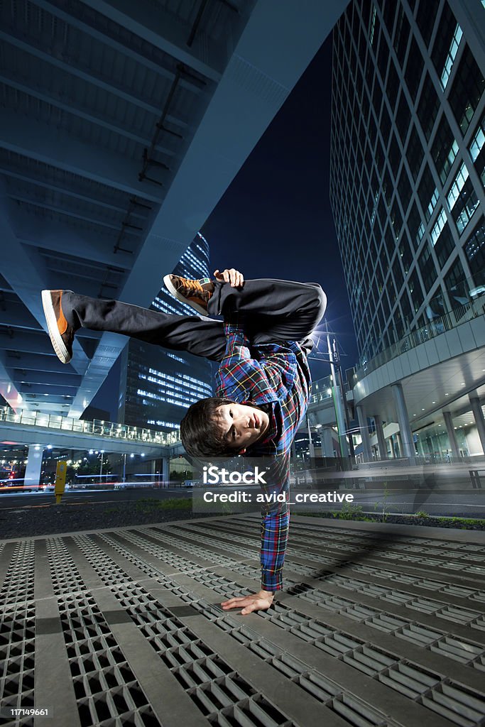 Breakdancer Urban asiatica - Foto stock royalty-free di Tipo di danza