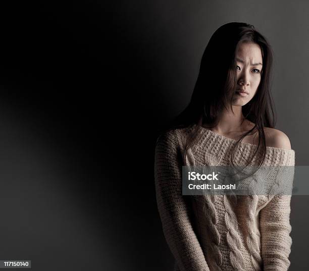 Der Trauer Stockfoto und mehr Bilder von Frauen - Frauen, Dunkel, Ernst