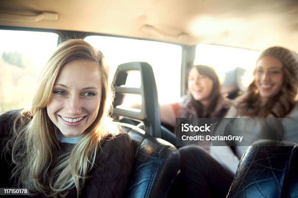 Viagem De Automóvel - Fotografias de stock e mais imagens de 20-29 Anos - 20-29 Anos, Adulto, Amizade