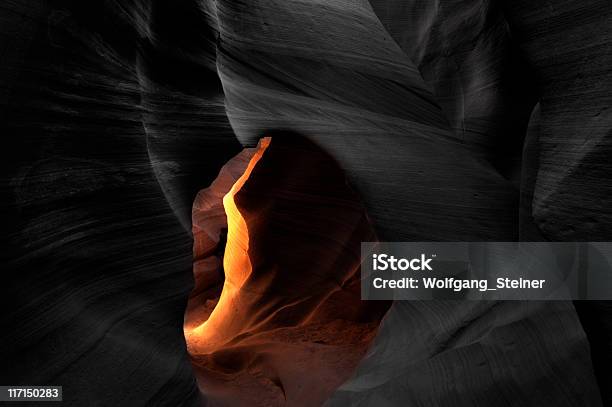 Glühend Loch Stockfoto und mehr Bilder von Abgeschiedenheit - Abgeschiedenheit, Abwesenheit, Antelope Canyon