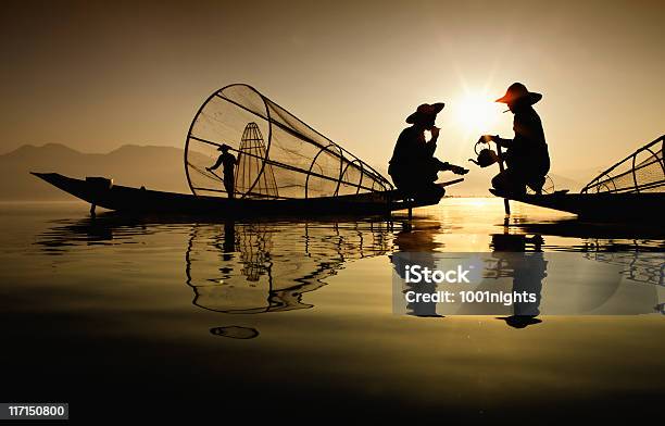 Photo libre de droit de Pêcheurs Myanmar banque d'images et plus d'images libres de droit de Myanmar - Myanmar, Lac Inle, Pêcheur