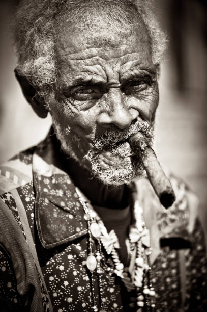 Real Cuban old man Cuban old man smoking his cigar, b&w smokers wrinkles stock pictures, royalty-free photos & images