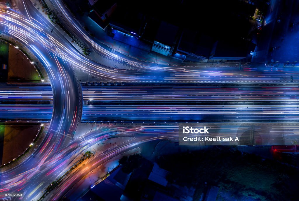 Electron of Traffic cola de luz que muestran que es una construcción de vida de infraestructura de carretera y sistema económico de transporte y comunicación - Foto de stock de Tecnología libre de derechos