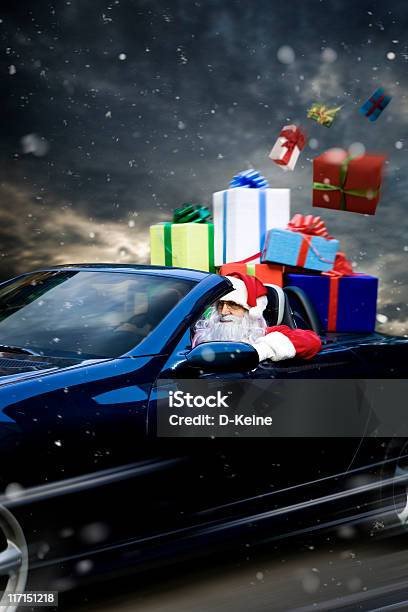 Santa Noel Foto de stock y más banco de imágenes de Coche - Coche, Papá Noel, Conducir