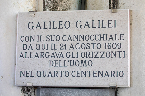 directional sign along the Sentiero dei Limoni (Path of the Lemons) between the villages of Maiori and Minoro along the Italian Amalfi coast