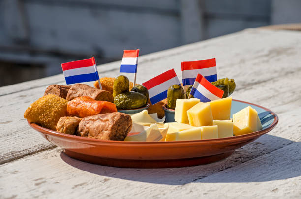 традиционные голландские послеобеденные закуски - dutch cheese фотографии стоковые фото и изображения