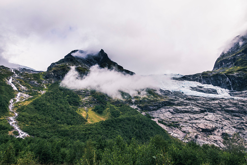 The BØYA Glacier, Norway - Canon PowerShot G1 X Mark III - 15.0-45.0 mm @ 15 mm - ¹⁄₁₀₀ sec a ƒ / 11 - 100 ISO