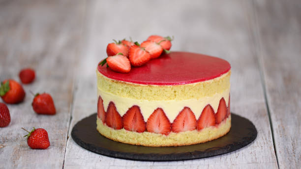 sponge cake with strawberries and vanilla cream. strawberry fraisier cake . - fruitcake cake fruit dessert imagens e fotografias de stock