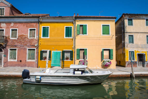 이탈리아 베네치아 섬 부라노 의 전망 - venetian lagoon italy flower shutter 뉴스 사진 이미지