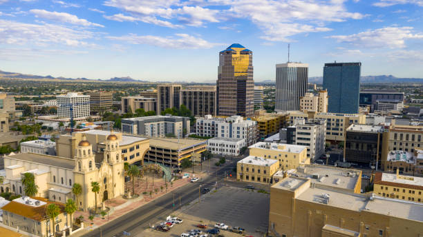 błękitne niebo aerial perspective downtown city skyline tucson arizona - tucson zdjęcia i obrazy z banku zdjęć