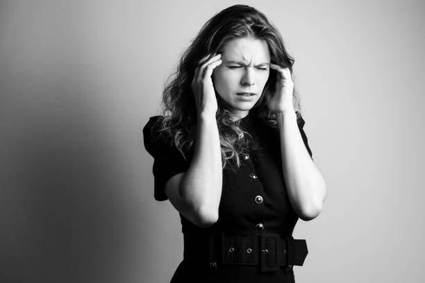 istock Girl grabbed her head. 1171562586