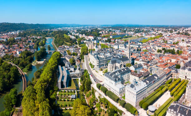 pau z lotu ptaka panoramiczny widok, francja - building exterior travel locations built structure castle zdjęcia i obrazy z banku zdjęć