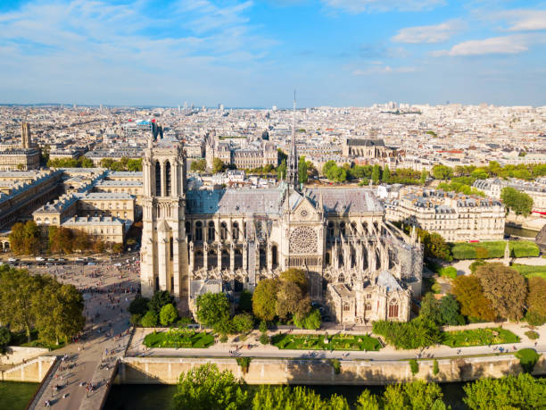 istock Notre Dame de Paris, France 1171564463