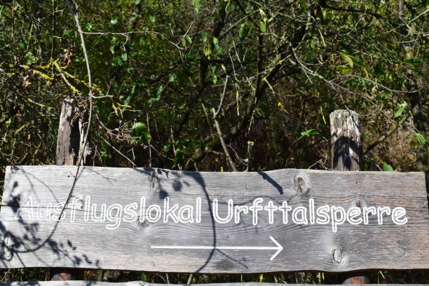 istock sign to Urfttalsperre 1171565709