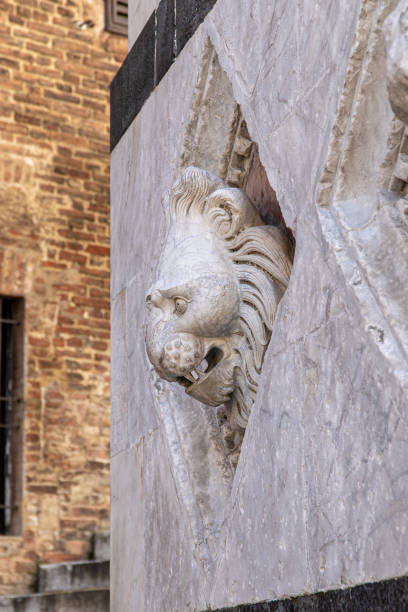 istock Statue of a lion`s head in marble 1171565835