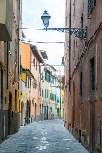 istock A street curved in Tuscany 1171566348