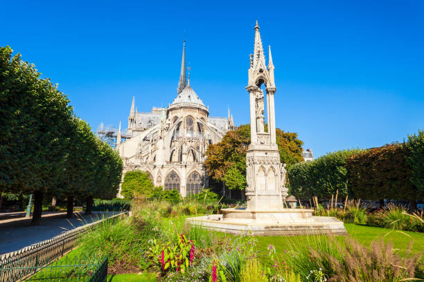 istock Notre Dame de Paris, France 1171567455