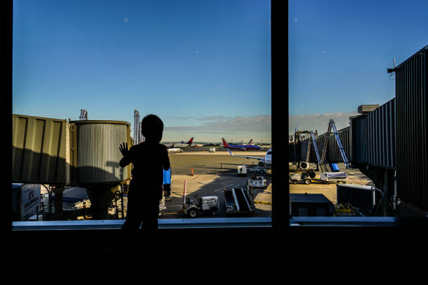 Children a view of the airplane Children a view of the airplane. Shooting Location: Manhattan, New York 欲望 stock pictures, royalty-free photos & images