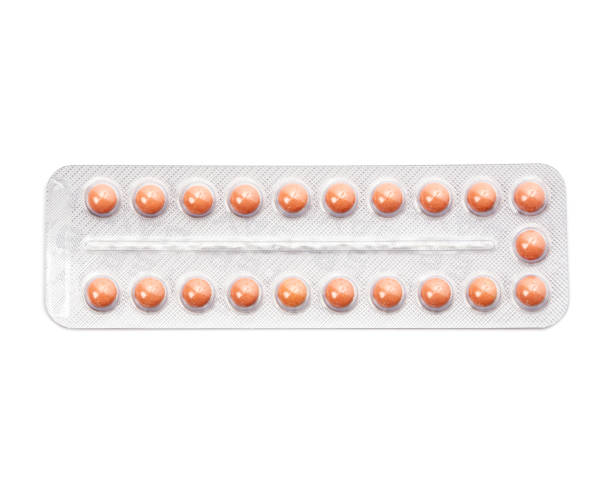 geburtenkontrolle pillen isoliert auf weißem hintergrund. - contraceptive pill birth control pill sex education stock-fotos und bilder