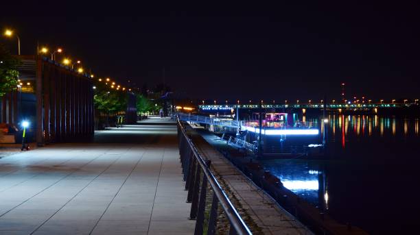 istock Boulevards on the western side of the River in night. 1171653547
