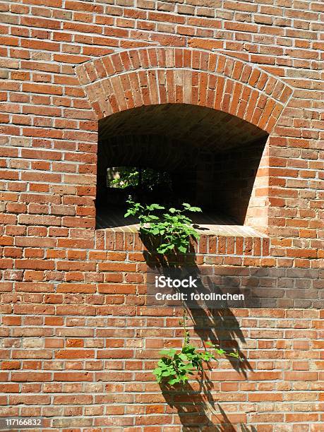 Fenster Einer Festungsmauer Stockfoto und mehr Bilder von Farbbild - Farbbild, Fenster, Festung