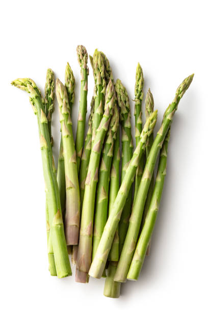 asparagi isolati su sfondo bianco - asparagus foto e immagini stock
